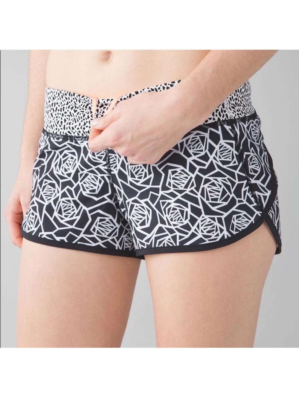 Lululemon Speed Short Posey
